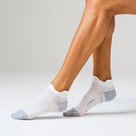 Feetures Plantar Fasciitis Relief Light Cushion No Show - White