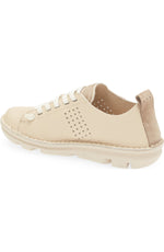 On Foot Style 30250 Silken Low Top Sneaker Beige