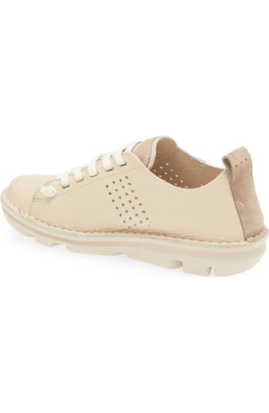 On Foot Style 30250 Silken Low Top Sneaker Beige